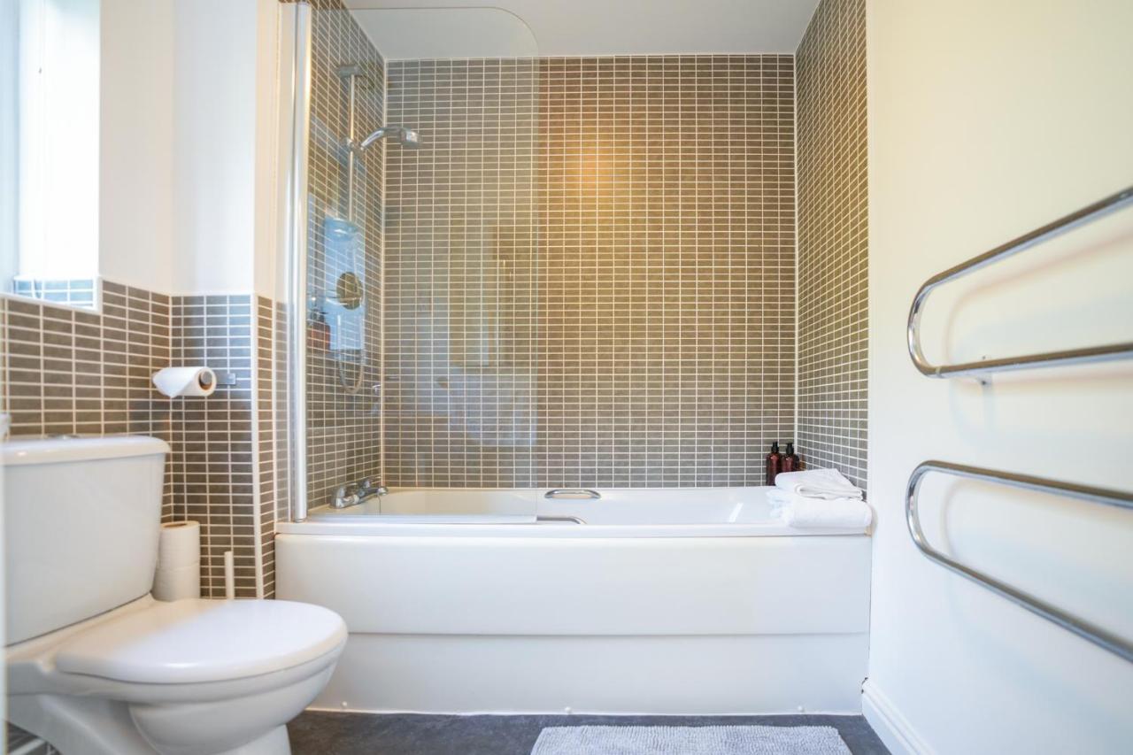 Stylish Apartment With Private Parking Cardiff Ngoại thất bức ảnh
